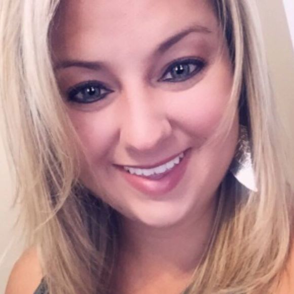 Meet your Posher, Nicole - Picture 1 of 1